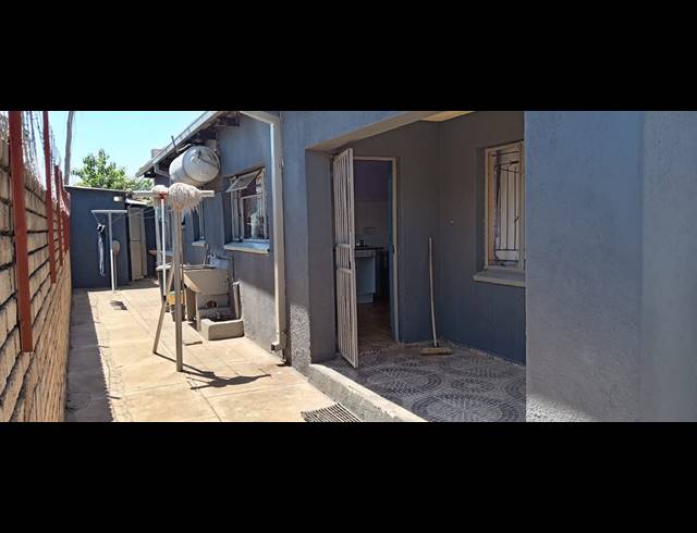 11 BEDROOM HOUSE FOR SALE IN SOSHANGUVE L